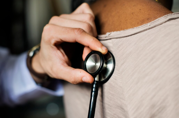 PCMSO para Eletricistas: Segurança no Trabalho e Exames Essenciais